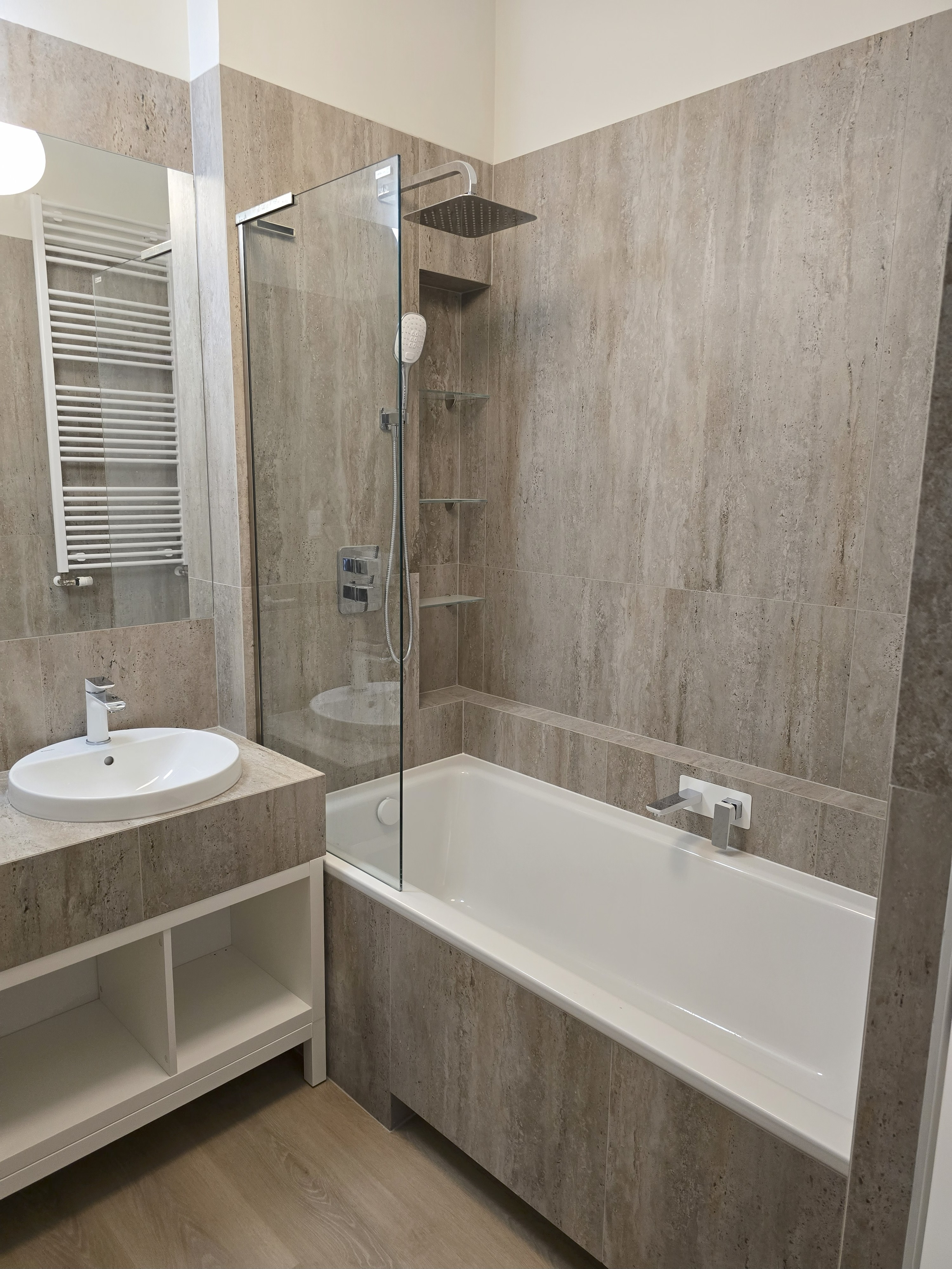 Klimatyzacja w pomieszczeniu biurowym